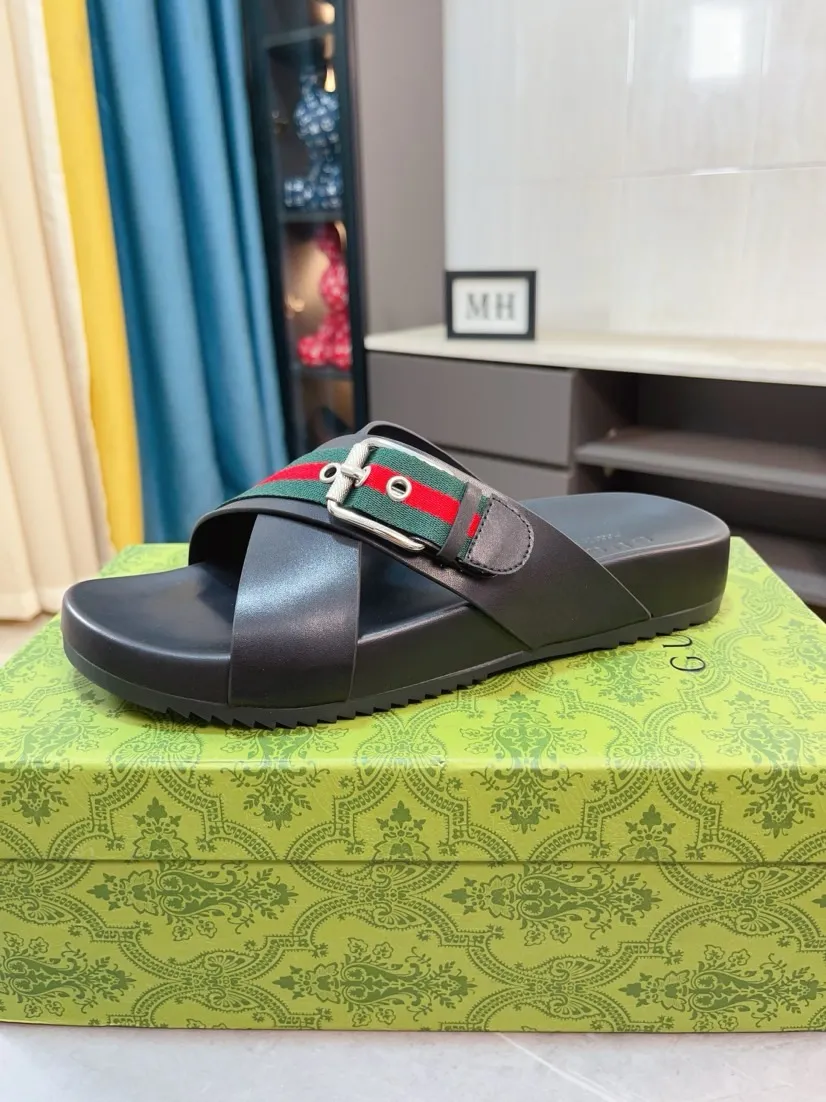 Men's Men's Shoes💰300🌸🌸【GUCCI New Style】This slipper is made of GG polyester fiber and is decorated with the Gucci label on the front, adding a bold logo feel to the style. "Gucci Made in Italy" stamped label Rubber sole Flat Made in Italy Men's sizes 39 to 45, (46. Customized